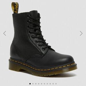 WOMANS Doc Martens 1460 PASCAL